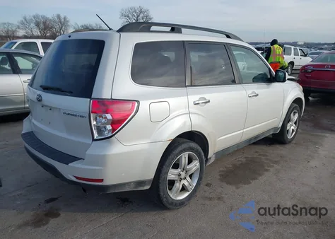 2010 Subaru Forester 2.5X Premium z USA, uszkodzony, nr VIN JF2SH6CC2AH747422